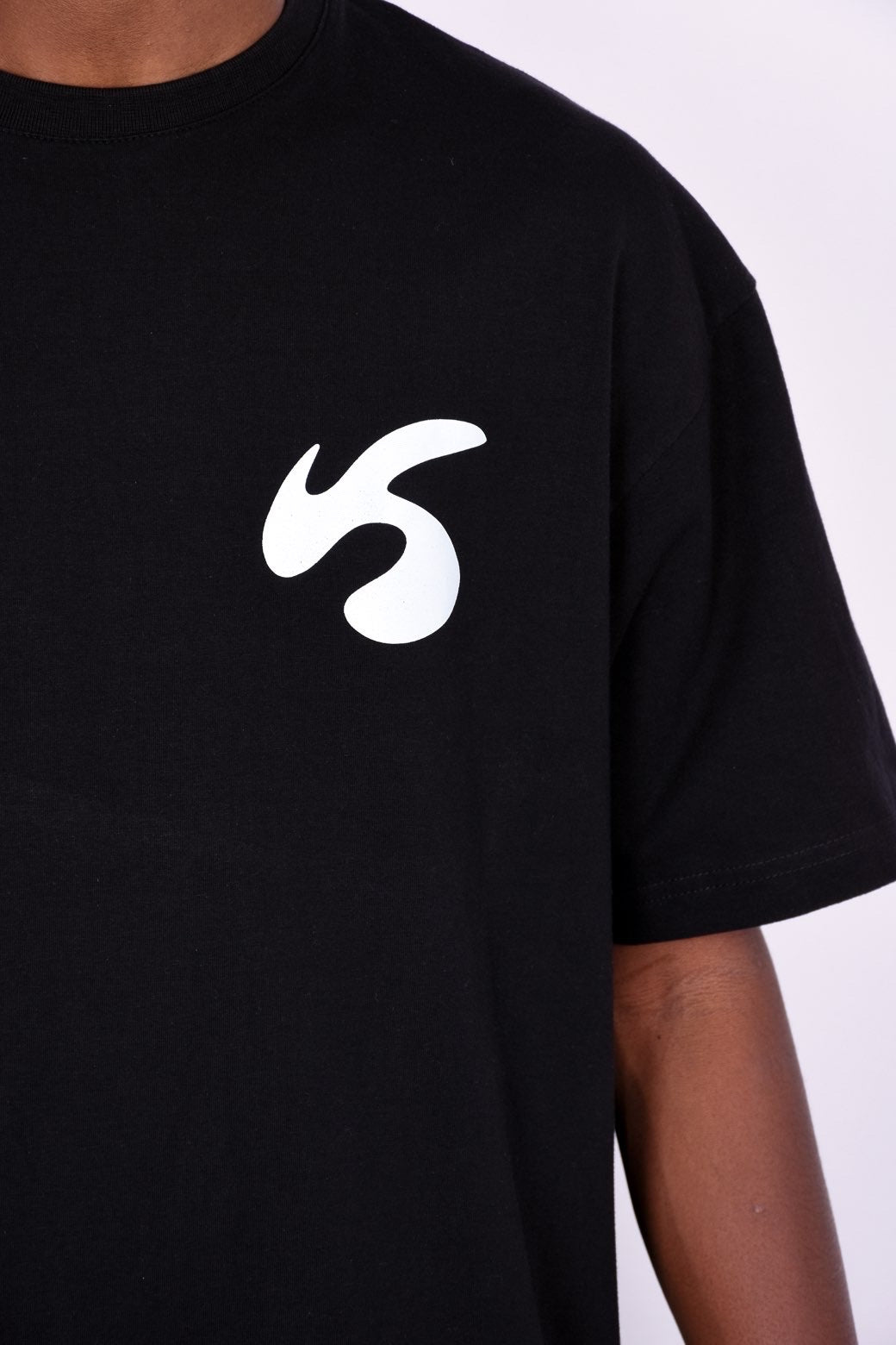 KYRØ Beyond Oversized Tee – Black